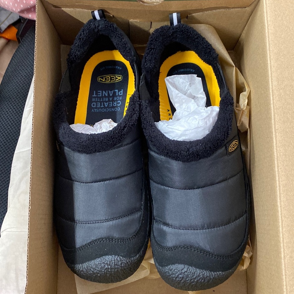 Keen slip on shoes new